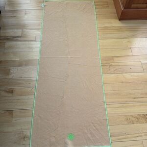 Manduka yogi toes skidless towel